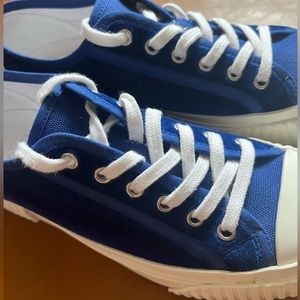 THEORY- Low Top Velvet Sneaker- worn once, mo box